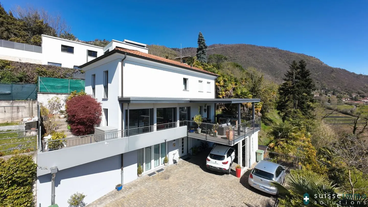Einfamilienhaus, umgeben von Grün, mit Panoramablick und großer Terrasse in Vacallo - Foto 1 von 13