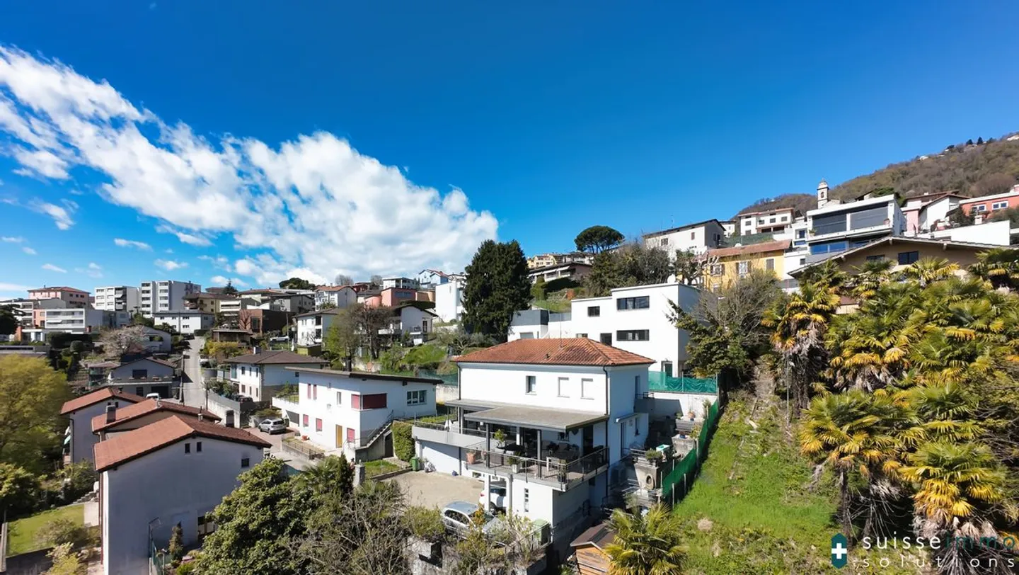 Einfamilienhaus, umgeben von Grün, mit Panoramablick und großer Terrasse in Vacallo - Foto 2 von 13