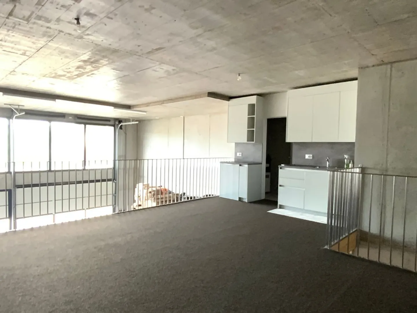 À louer - Halle artisanale / Atelier / Dépôt chauffé de 115 m² avec mezzanine - Photo 4 sur 8