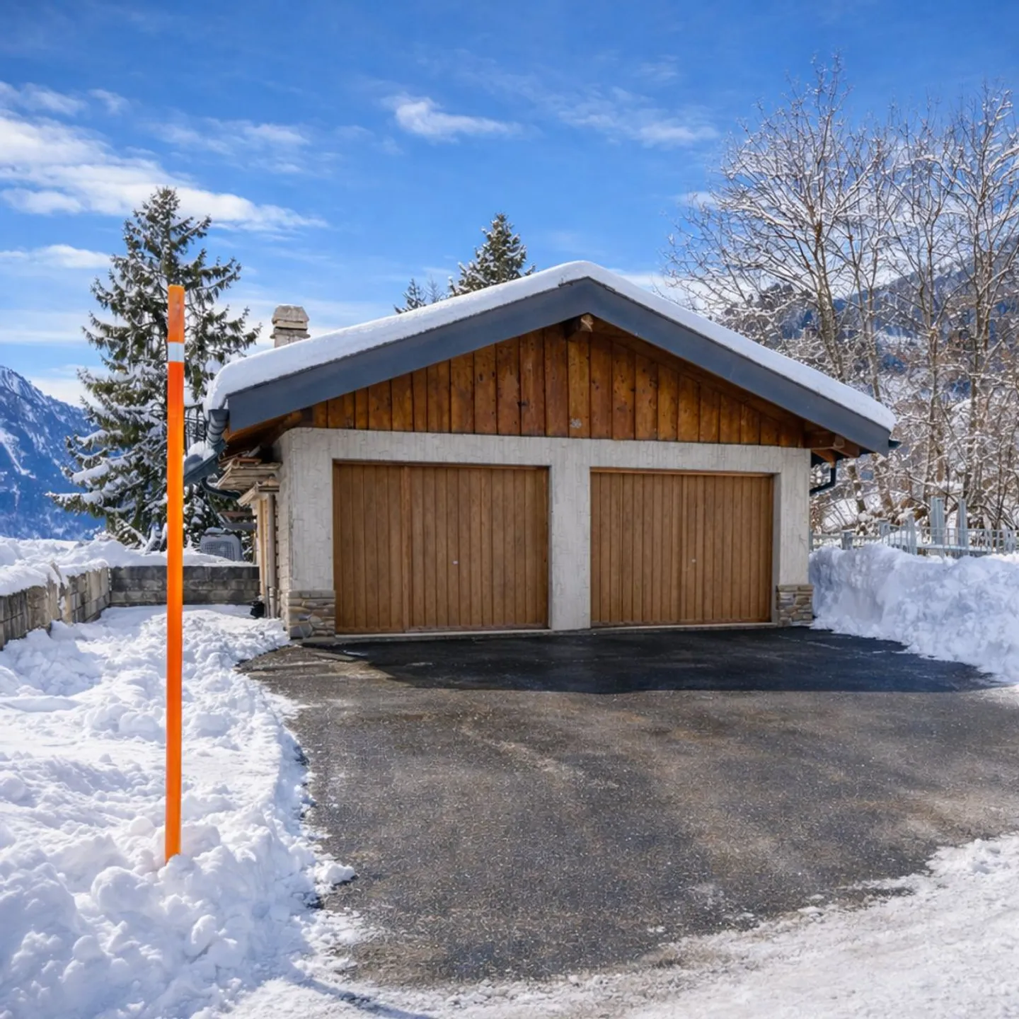 EXCLUSIVITY, LARGE CHALET WITH 2 APARTMENTS AND BUILDABLE LAND - Photo 12 of 12