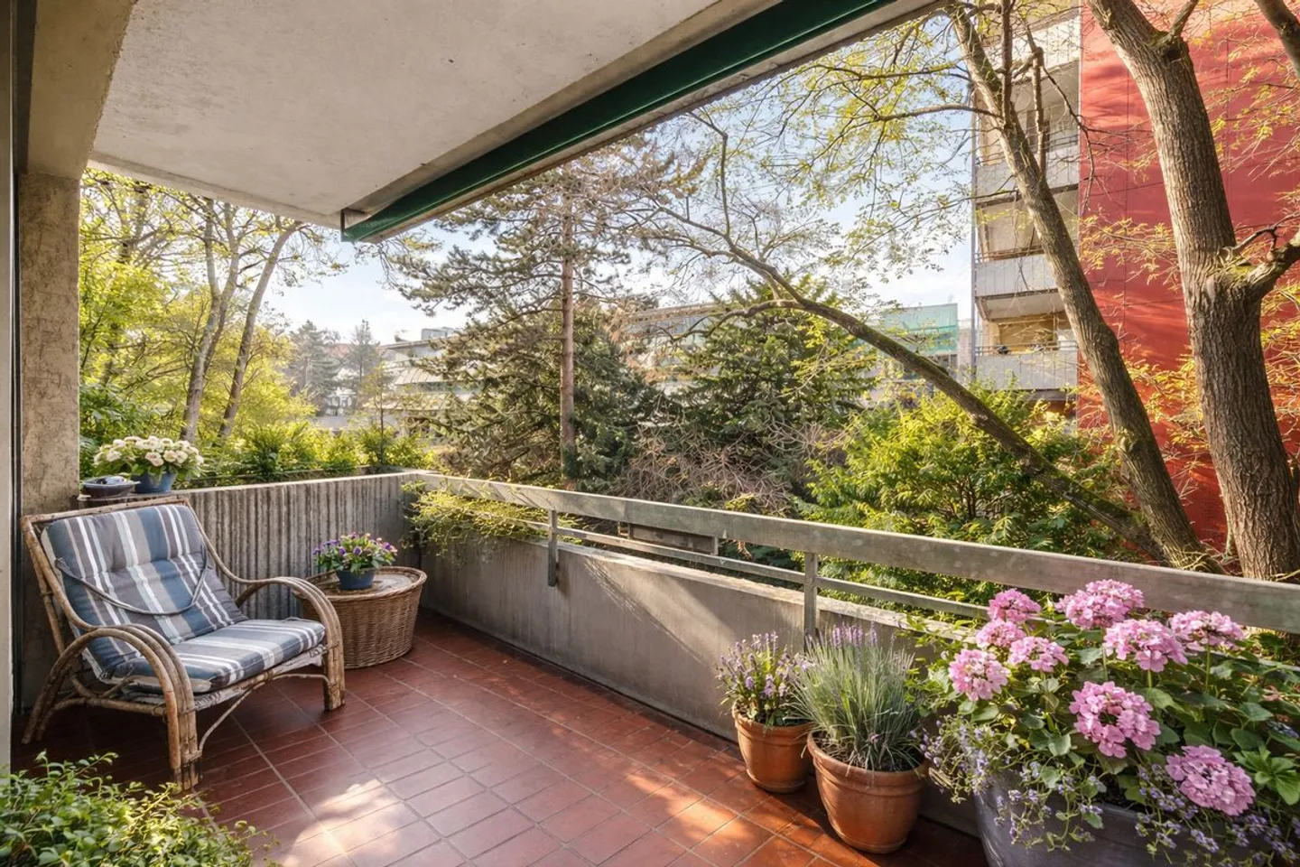 Appartement de 160 m² à Gellert - 5,5 pièces, cheminée et 3 balcons avec vue sur le parc - Photo 12 sur 13
