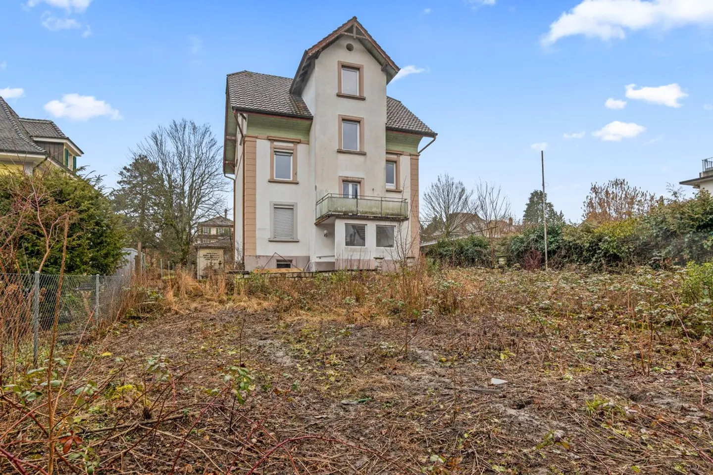 DETACHED HOUSE IN A QUIET LOCATION WITH POTENTIAL - Photo 4 of 9