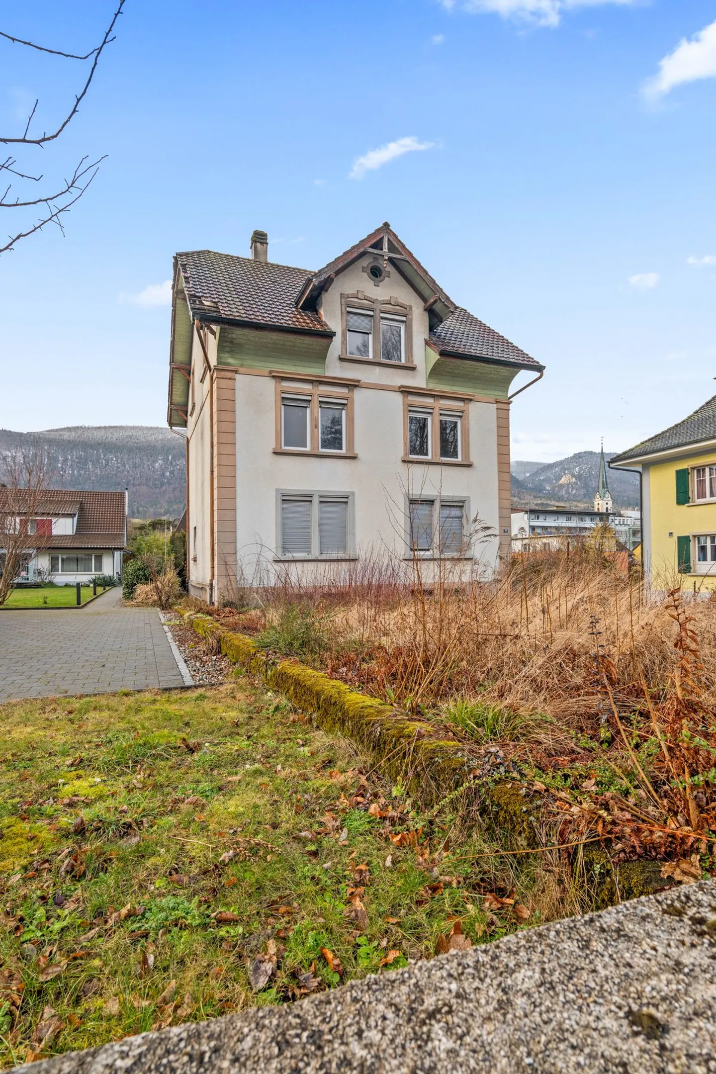 DETACHED HOUSE IN A QUIET LOCATION WITH POTENTIAL - Photo 1 of 9