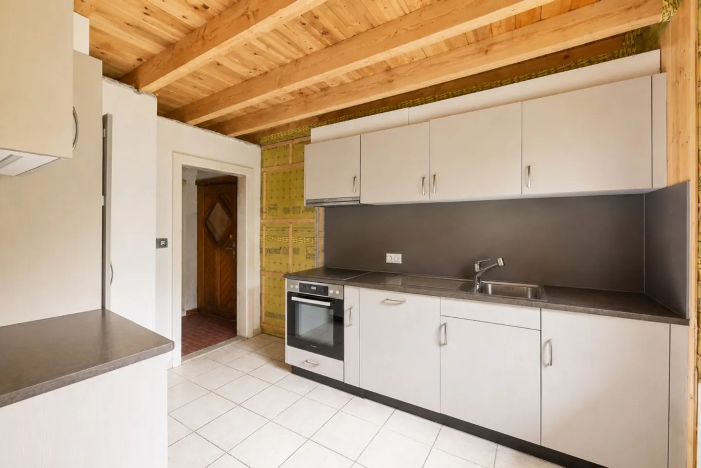 Casa da ristrutturare con grande potenziale a L'Abbaye - Foto 4 di 9