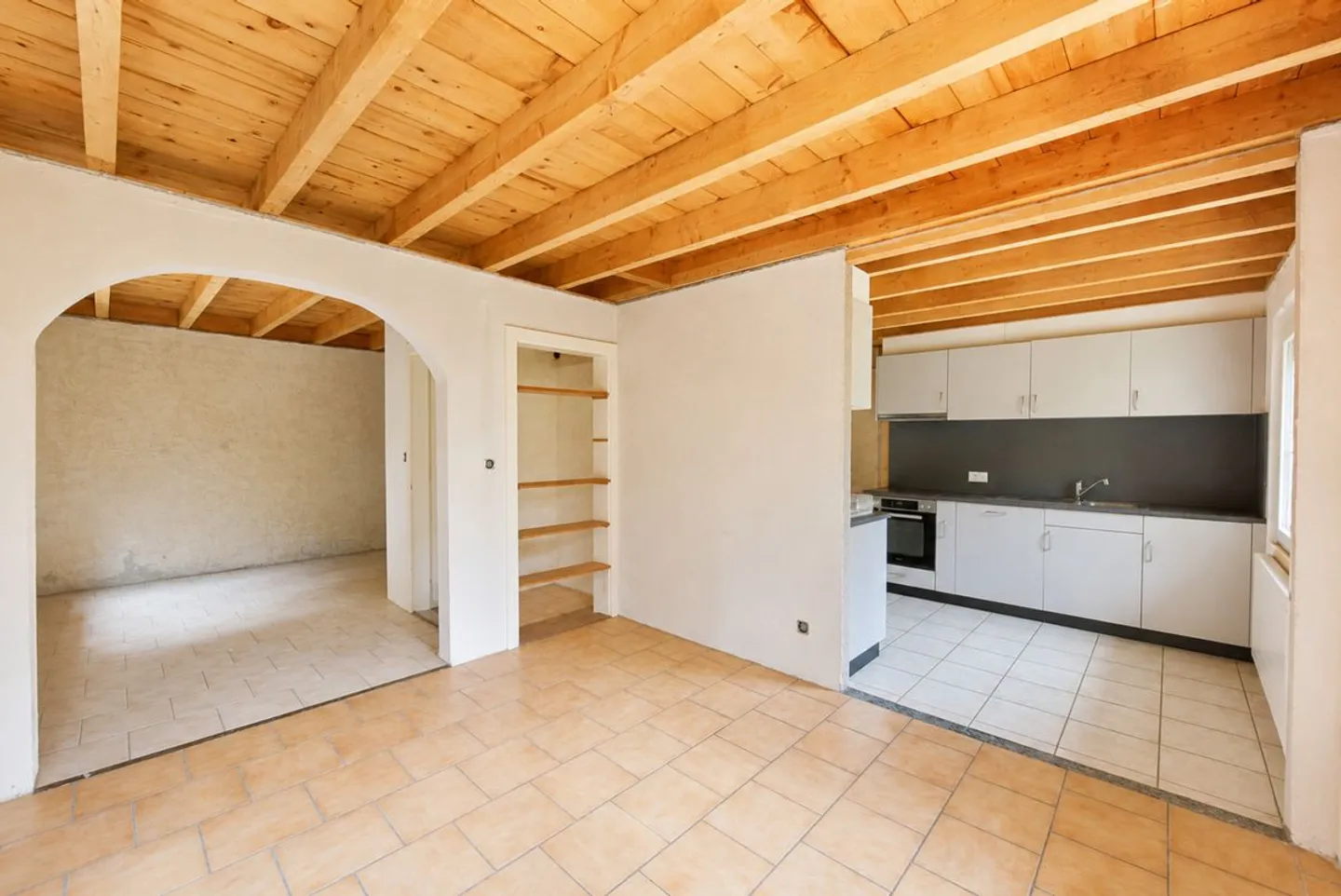 Casa da ristrutturare con grande potenziale a L'Abbaye - Foto 1 di 9