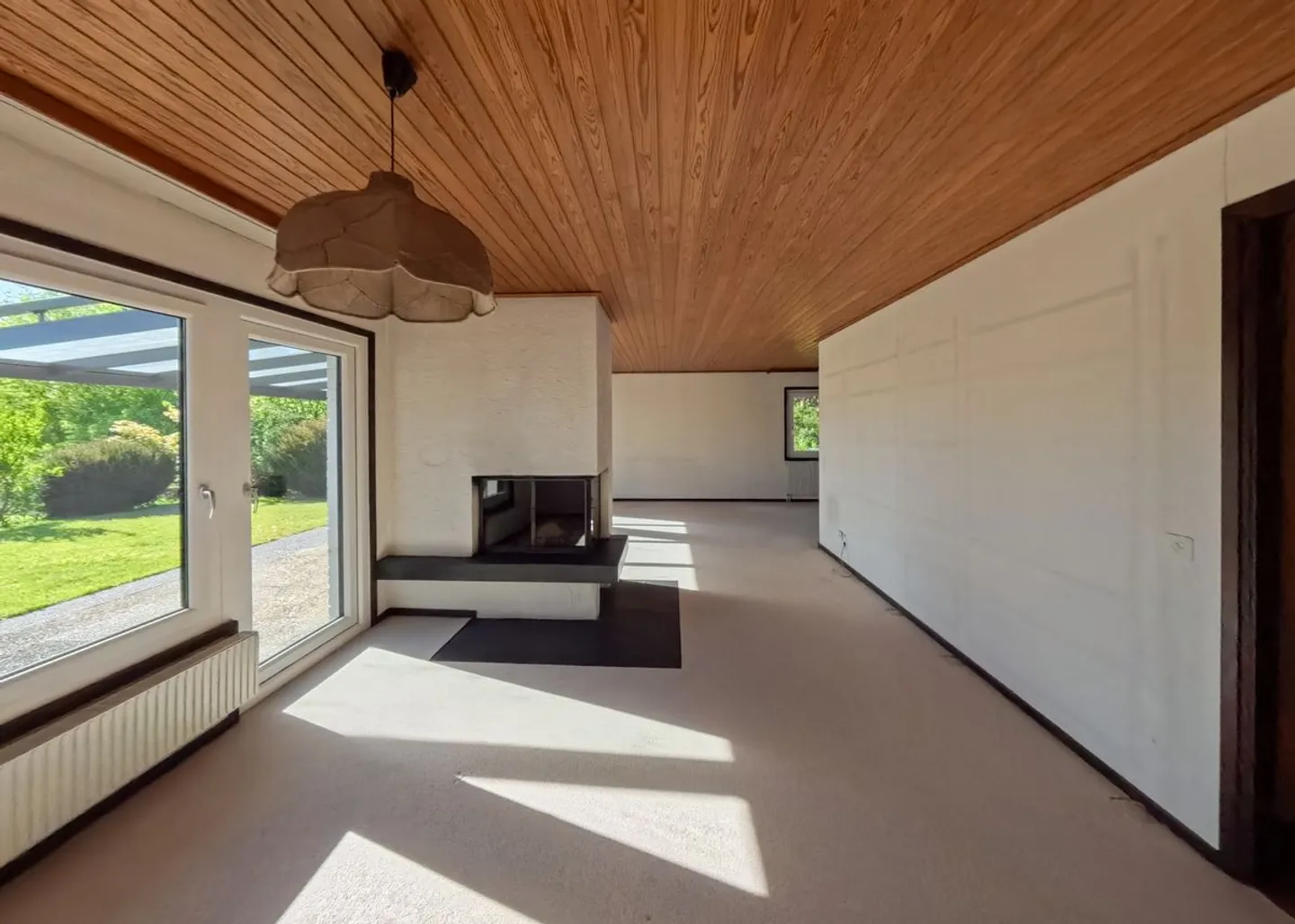 Charmante maison individuelle avec grand jardin et beaucoup de potentiel - Photo 3 sur 7