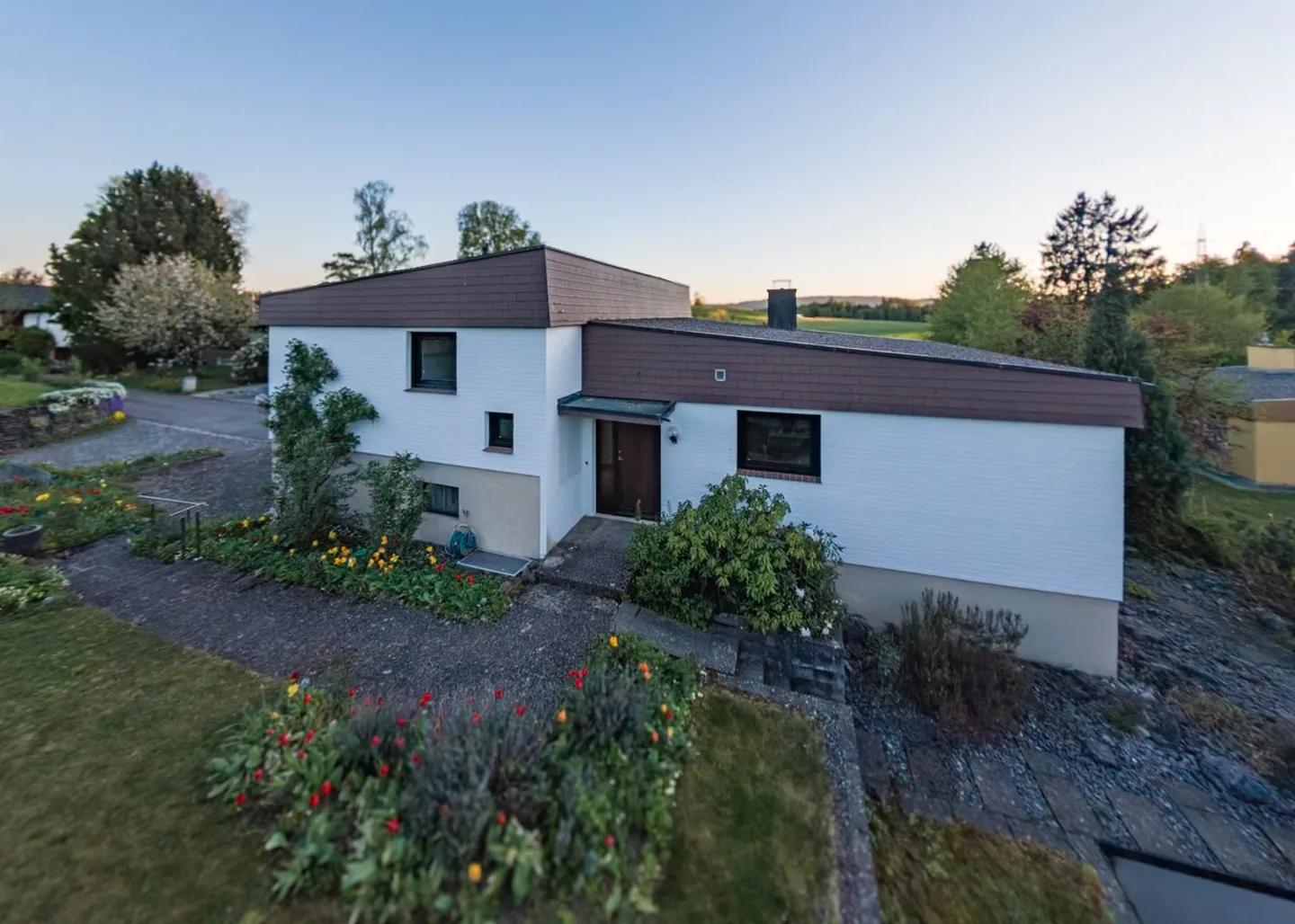 Charmante maison individuelle avec grand jardin et beaucoup de potentiel - Photo 1 sur 7