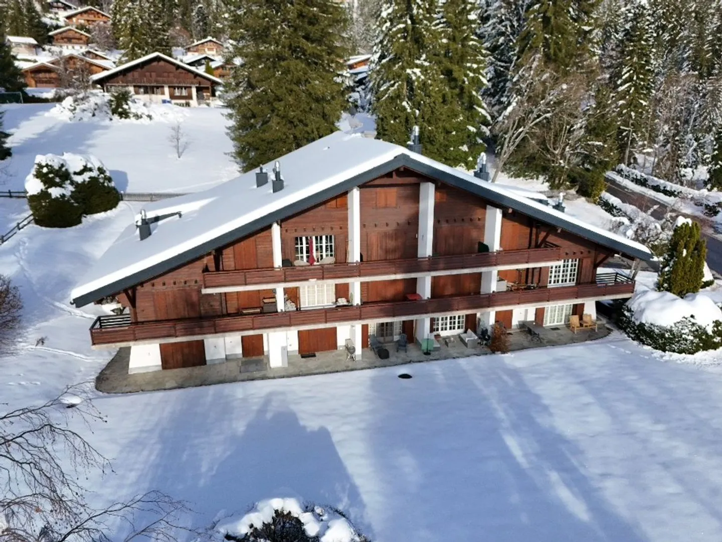 Charming 2.5-room furnished apartment with garden just steps from the cable cars - Photo 2 of 9