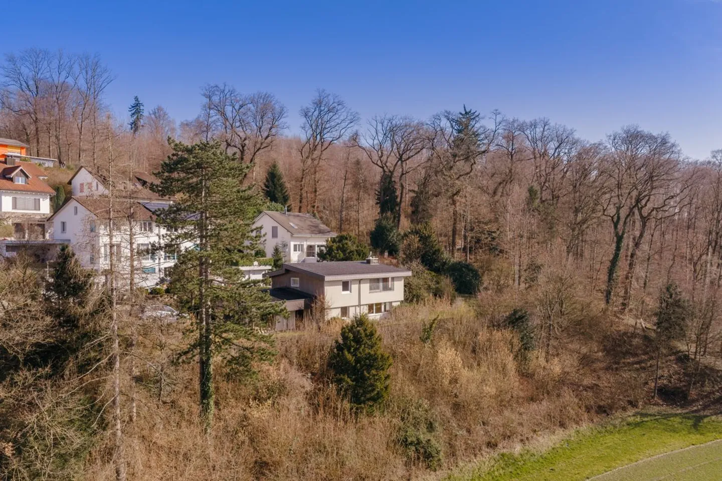 Spacious property in idyllic location with many possibilities - Photo 3 of 13