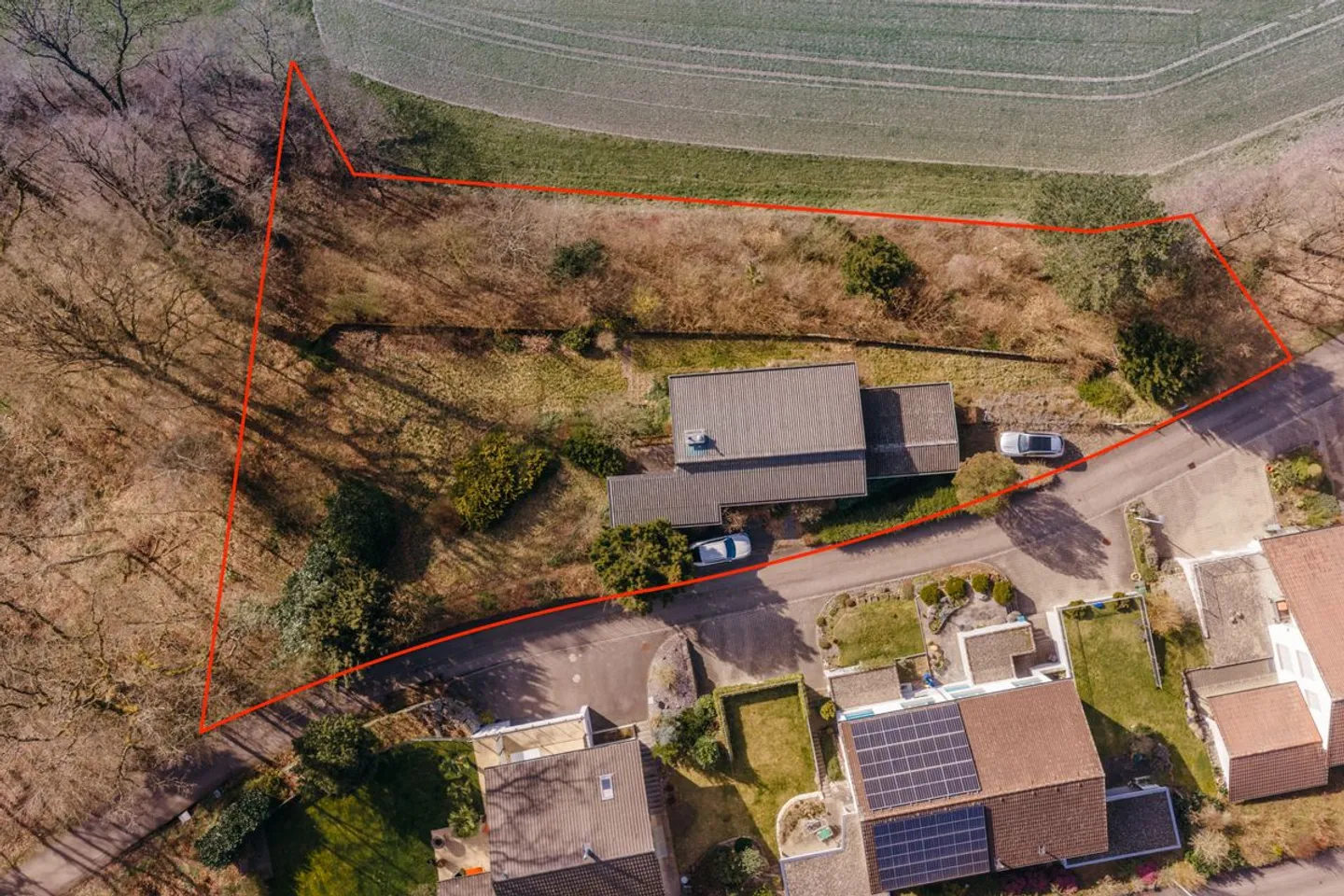 Spacious property in idyllic location with many possibilities - Photo 2 of 13