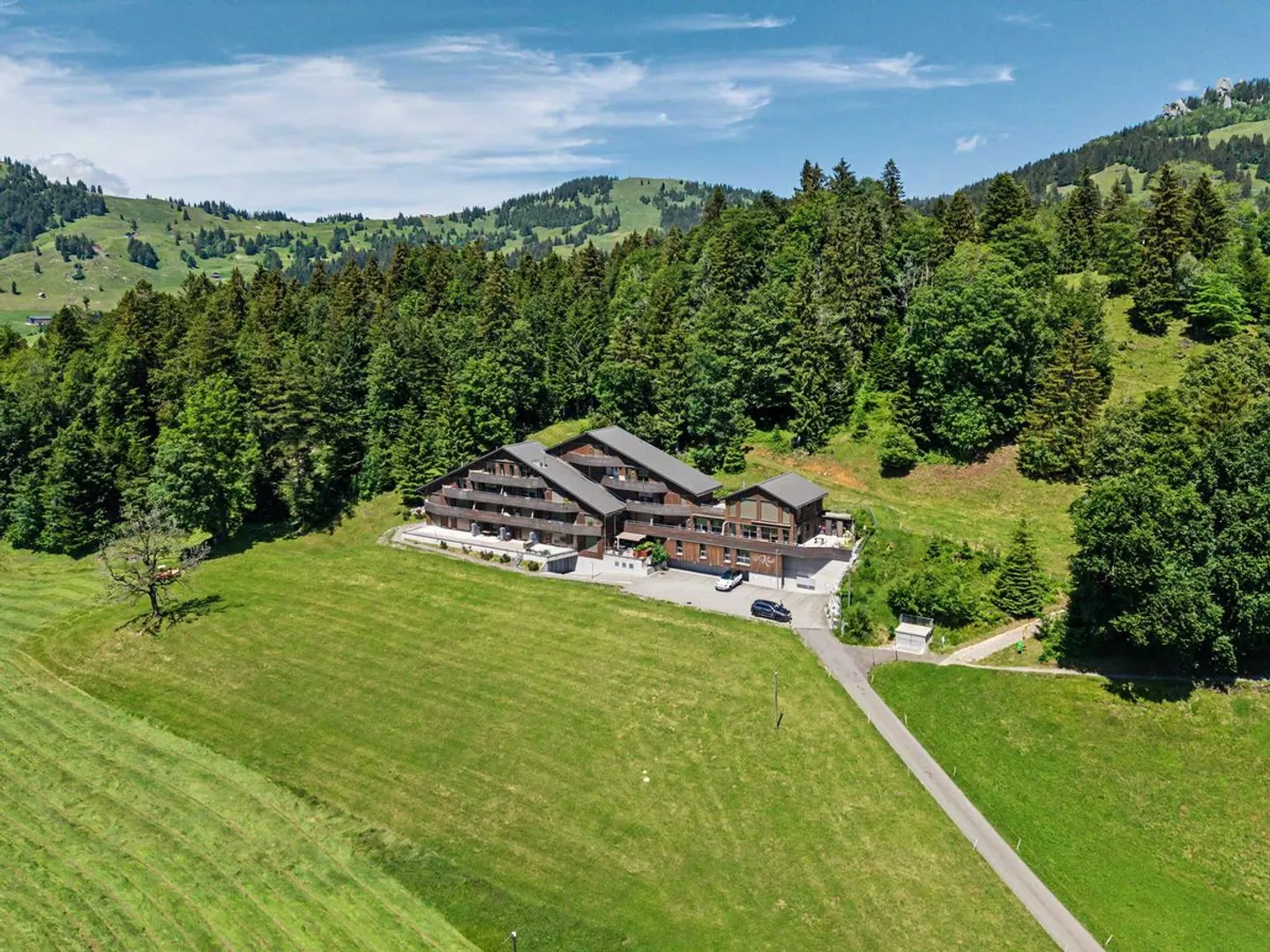 Modern 2.5-room apartment with panoramic view in Illgau (St. Karl) - Photo 2 of 13