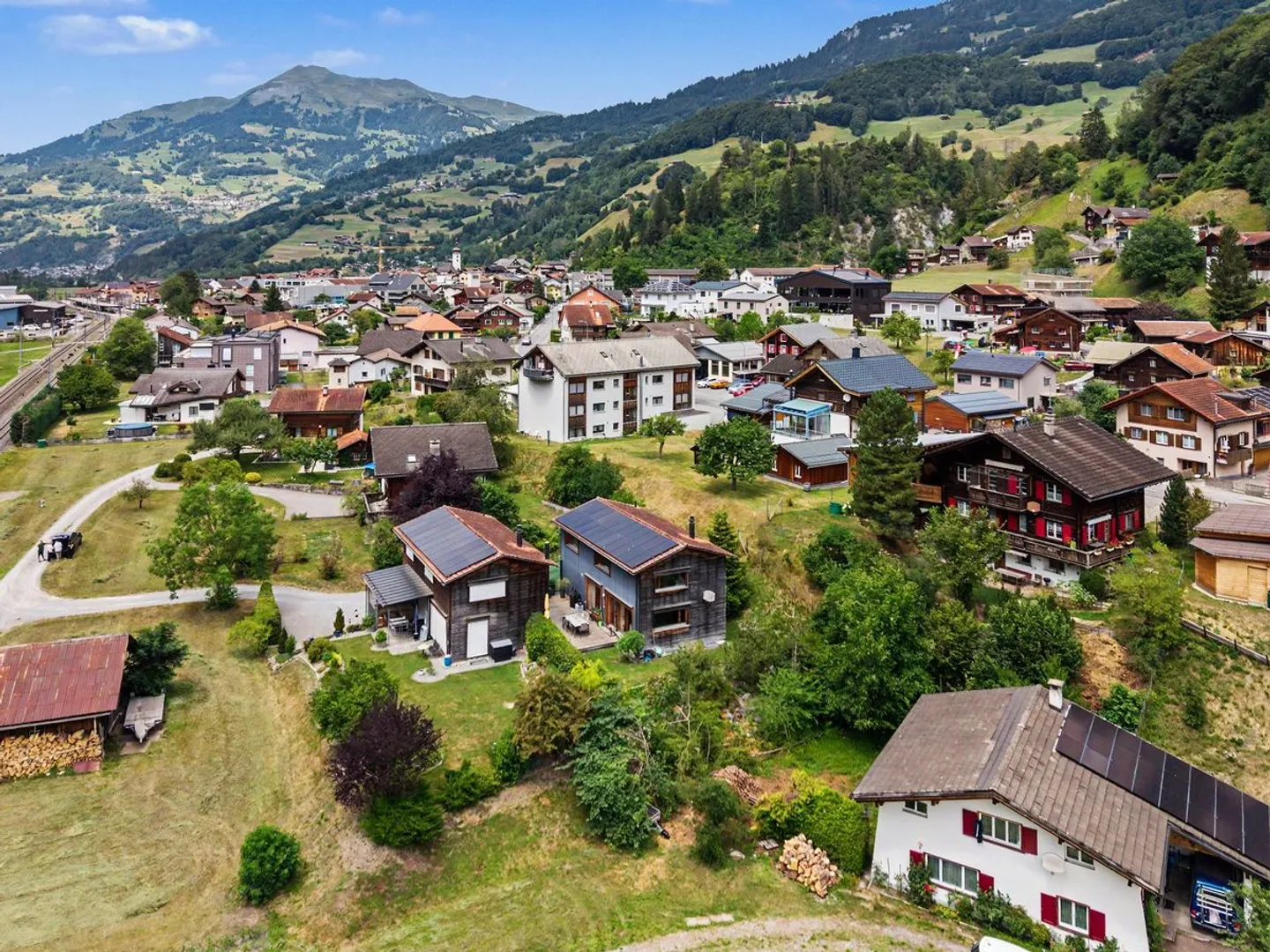 Familienhaus mit Garten und Bergsicht - Foto 3 von 9