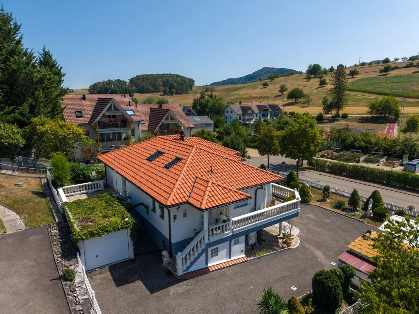 Sentiment de vacances dans une maison toscane avec de grands espaces et trois garages - Photo 2 sur 13
