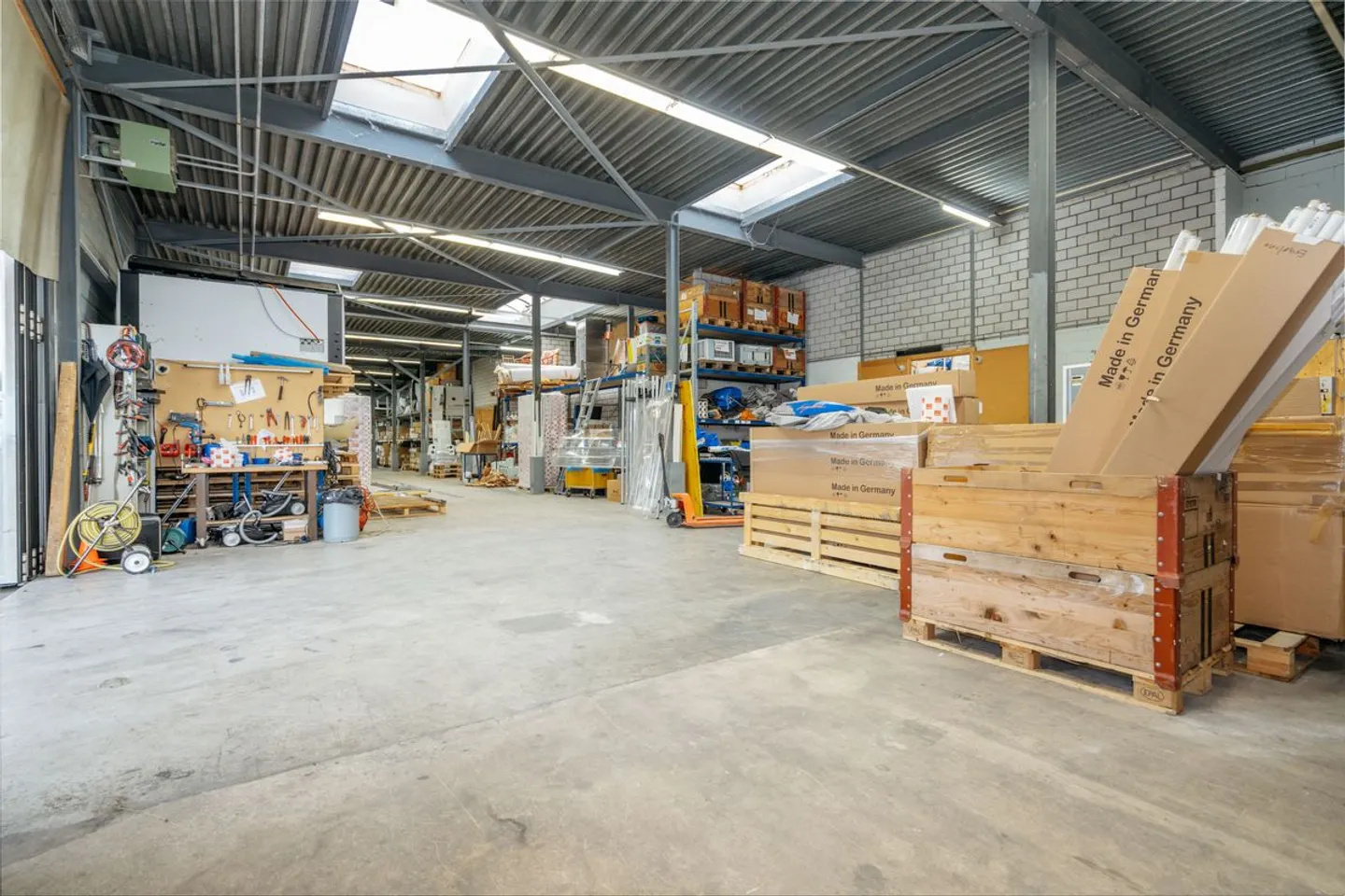 Attractive commercial and storage space with 400 m² - Photo 1 of 13