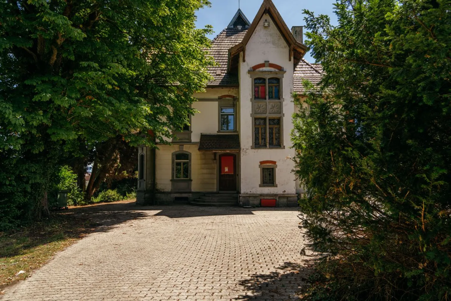 Villa Dreifuss - Where History Writes a New Chapter - Photo 2 of 13
