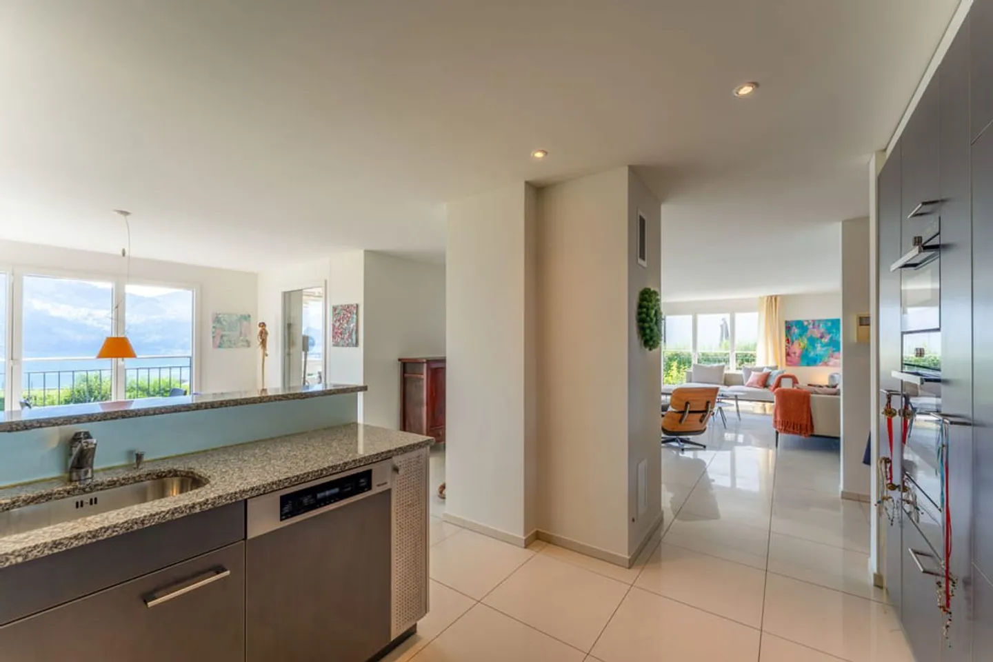 Exclusive Apartment in Hergiswil - Dreamlike Location - Tax-Friendly Living - Photo 8 of 13