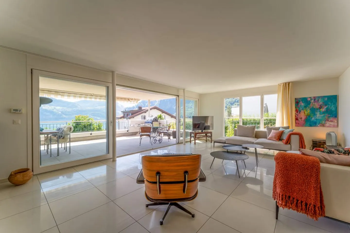 Exclusive Apartment in Hergiswil - Dreamlike Location - Tax-Friendly Living - Photo 5 of 13