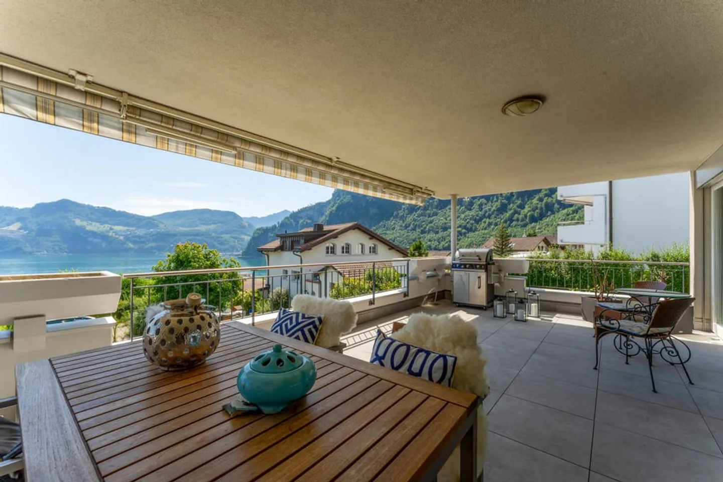 Exclusive Apartment in Hergiswil - Dreamlike Location - Tax-Friendly Living - Photo 2 of 13