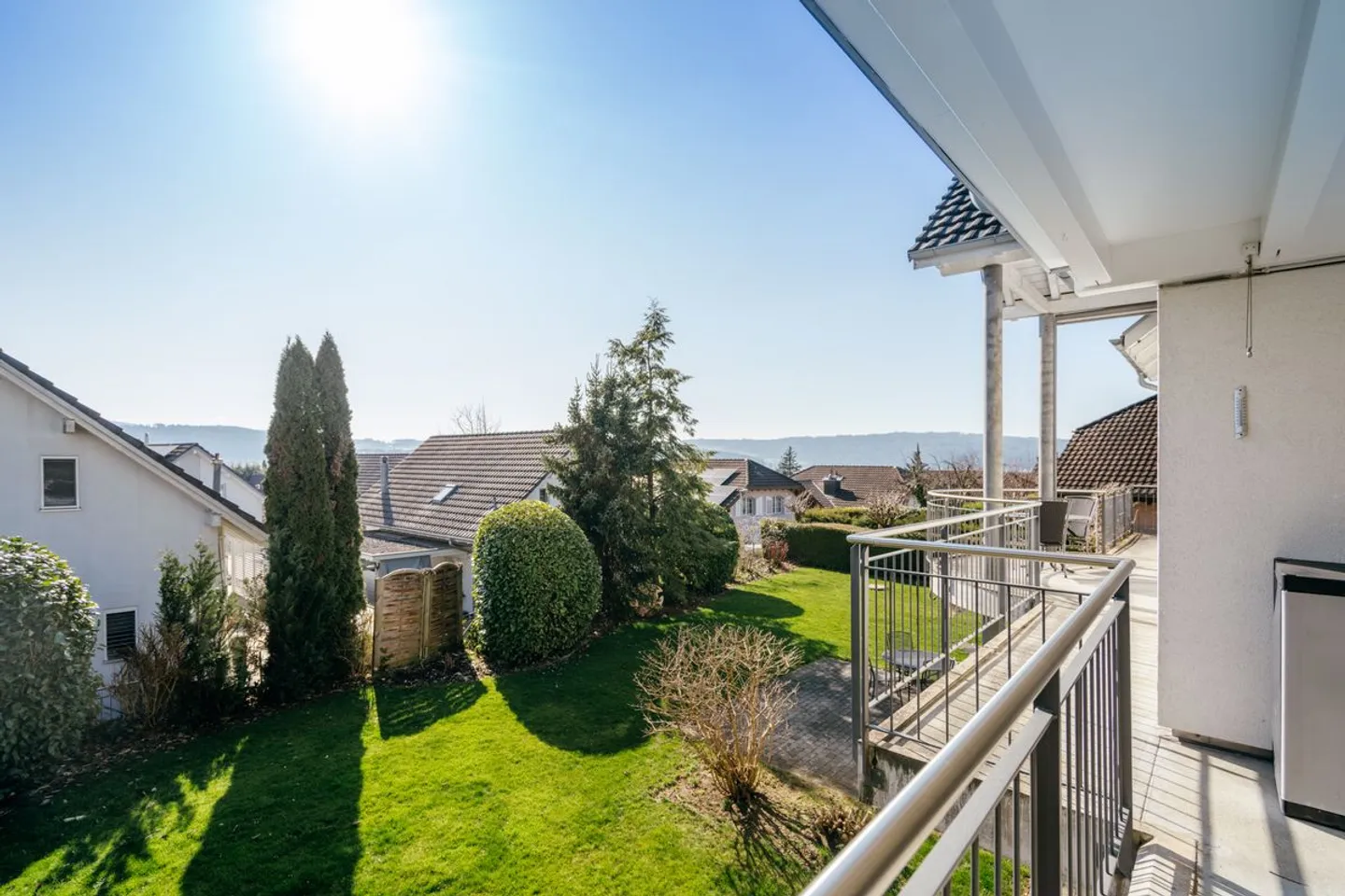 Exclusive 6½-room single-family house in the best residential area in Wohlen - Photo 4 of 13