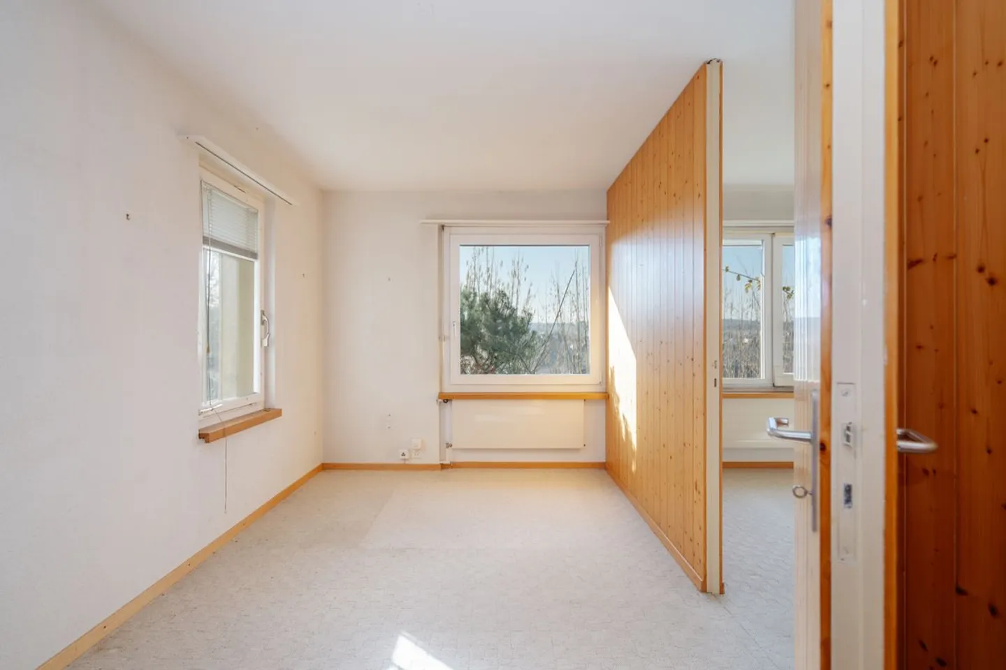 Spacious property in idyllic location with many possibilities - Photo 12 of 13