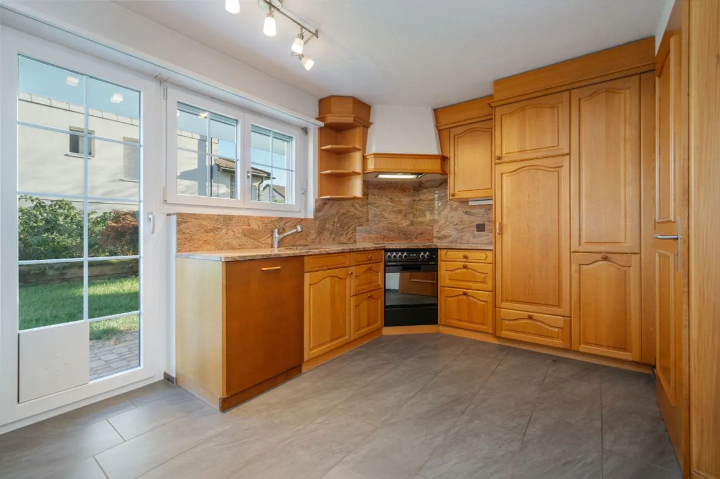 Detached 6½-room single-family house with winter garden and plenty of outdoor space - Photo 7 of 13