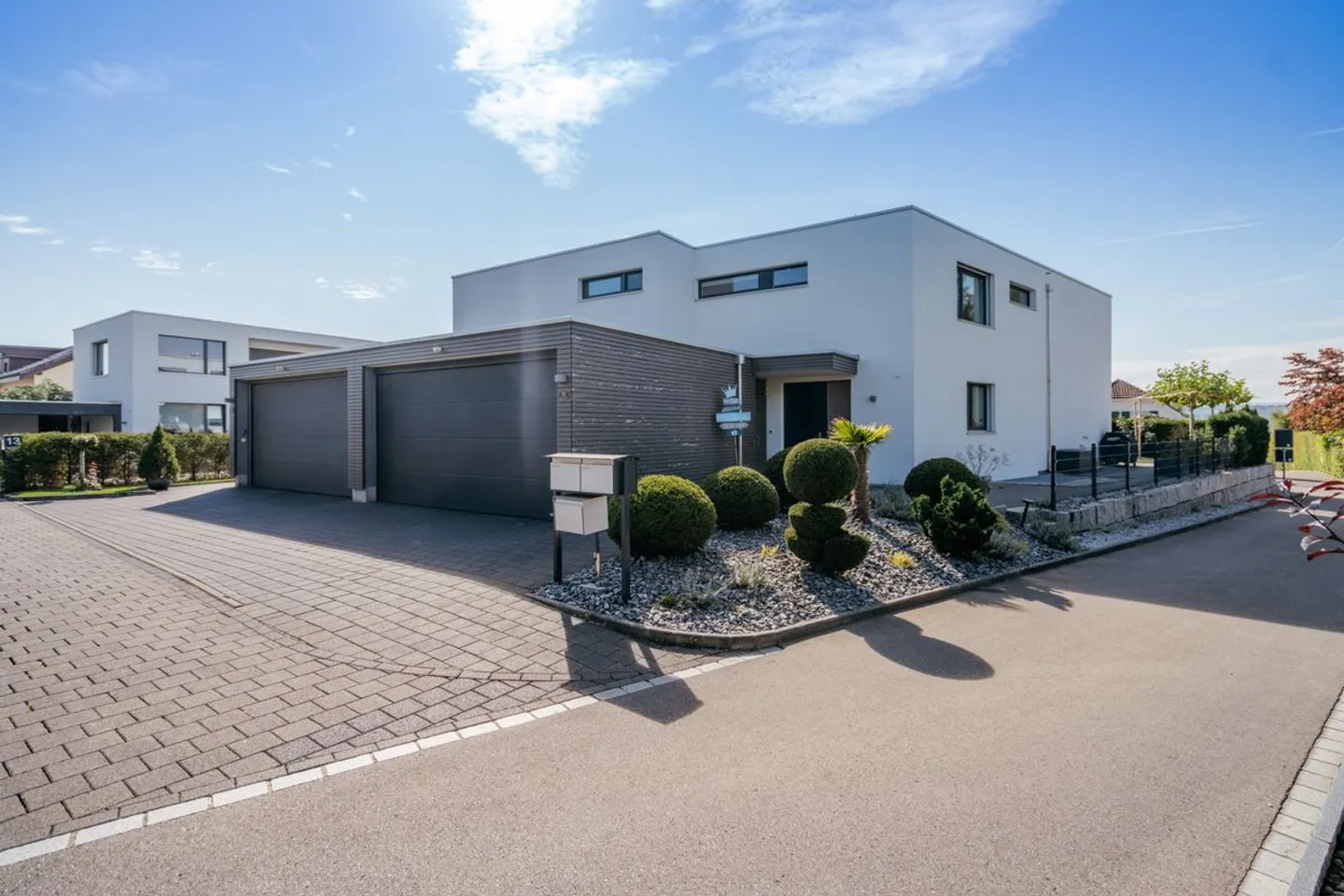 Modernes Doppelhaus mit Garten - Foto 2 von 13