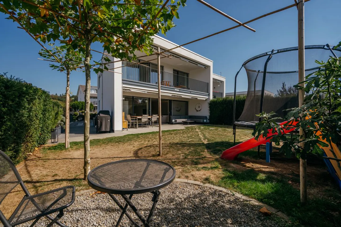 Modernes Doppelhaus mit Garten - Foto 12 von 13
