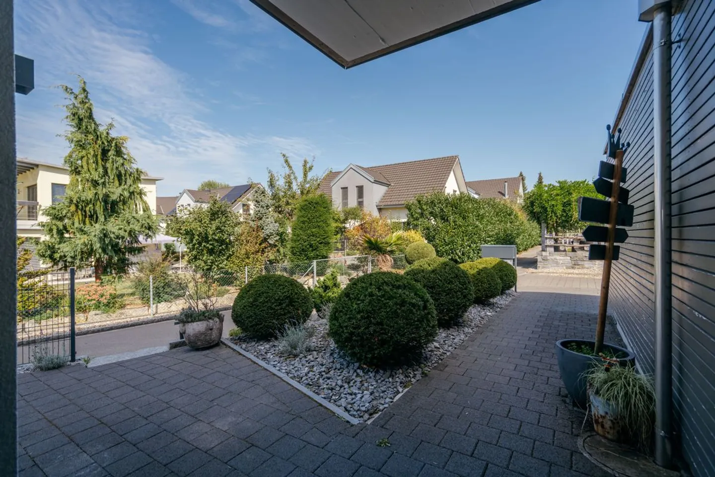 Modernes Doppelhaus mit Garten - Foto 3 von 13
