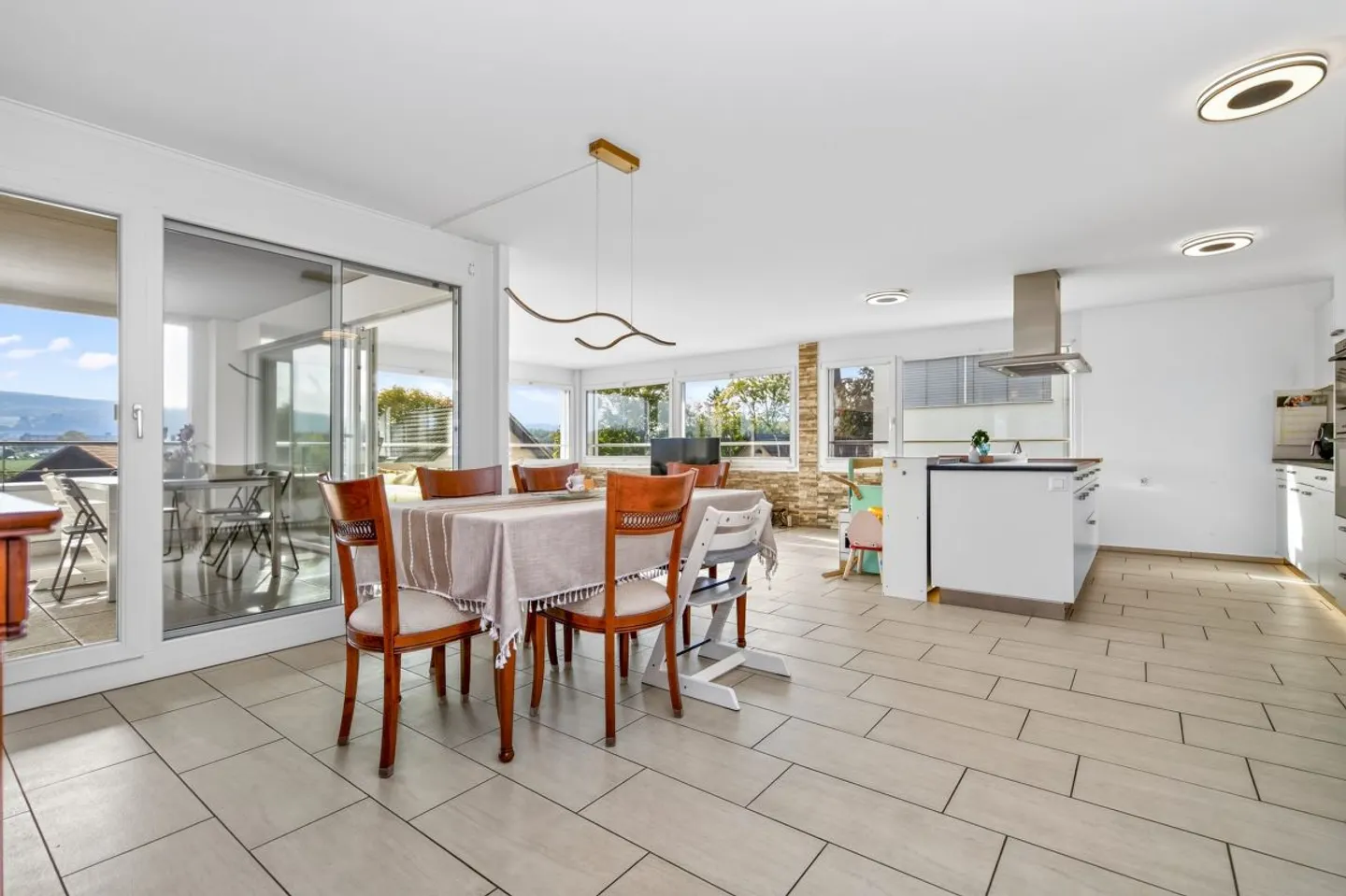 Wohnen auf zwei Ebenen - Moderne 4½-Zimmer Maisonette mit grosszügiger Terrasse - Photo 9 of 13