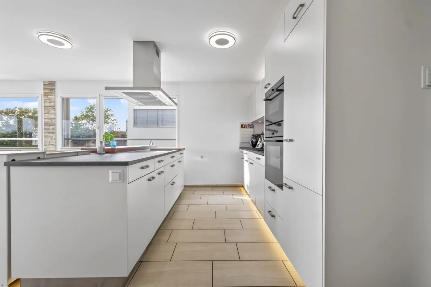 Wohnen auf zwei Ebenen - Moderne 4½-Zimmer Maisonette mit grosszügiger Terrasse - Photo 6 of 13