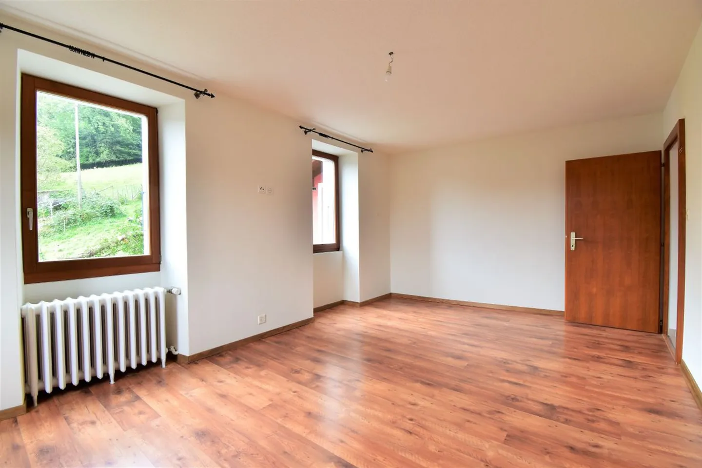 Incantevole appartamento di 4,5 locali ristrutturato nel cuore del paese - Foto 6 di 13