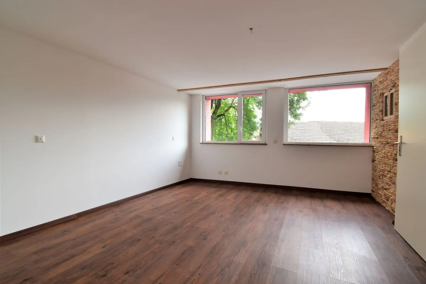 Incantevole appartamento di 4,5 locali ristrutturato nel cuore del paese - Foto 5 di 13