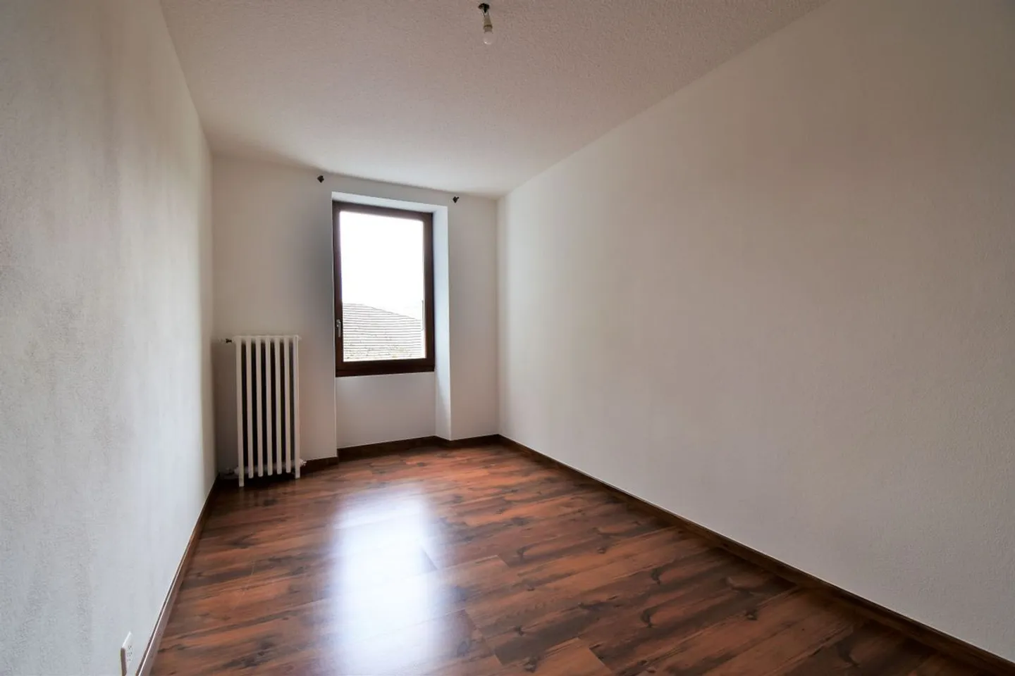 Incantevole appartamento di 4,5 locali ristrutturato nel cuore del paese - Foto 4 di 13