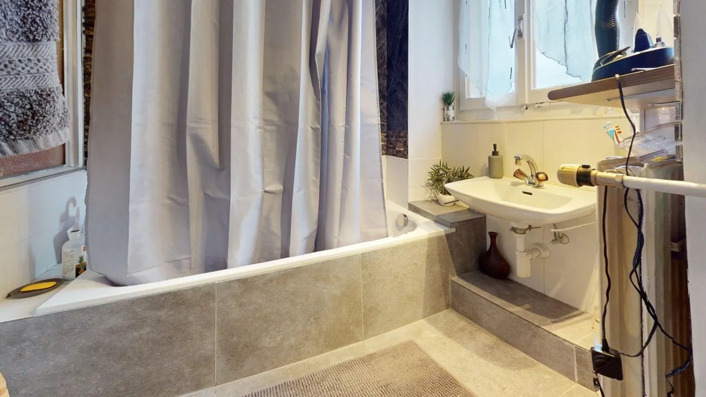 Dorfhaus mit ländlichem Bereich von großem Potenzial! - Foto 9 von 12