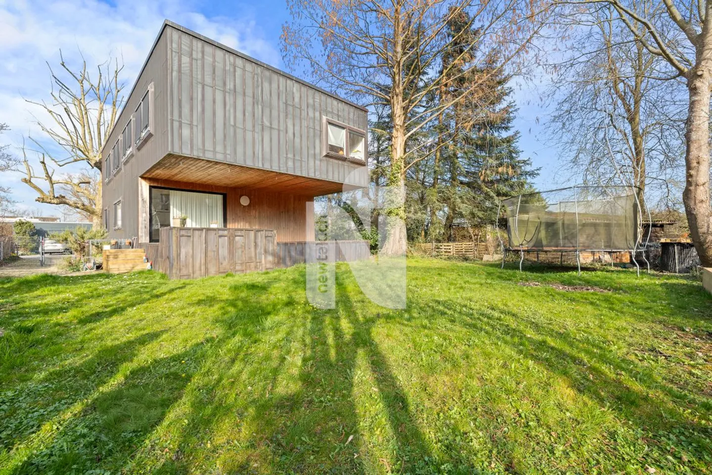 Tranquillo, adatto alle famiglie, moderno con giardino e design unico - Foto 2 di 13