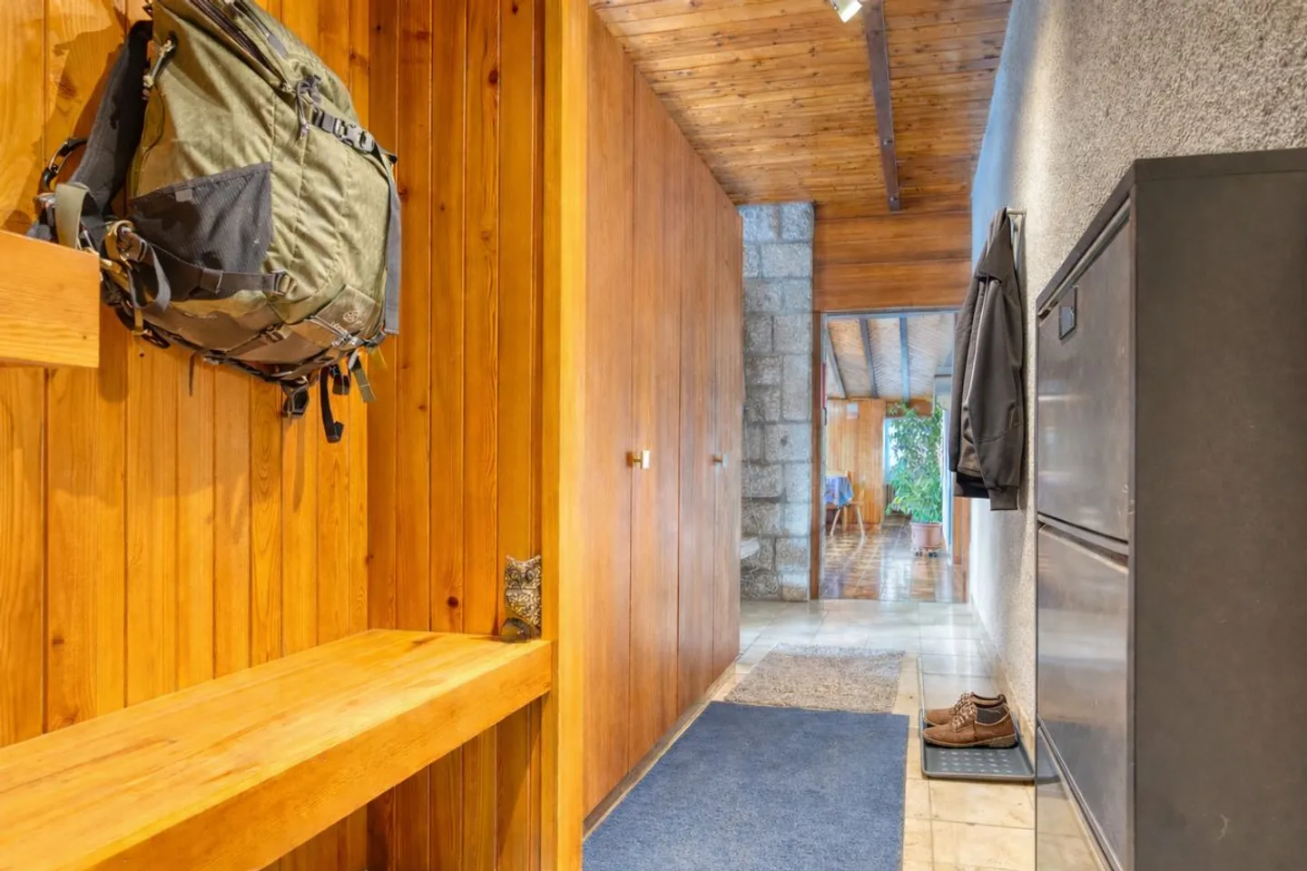 GRAND CHALET WITH 2 APARTMENTS AND BUILDABLE LAND - Photo 4 of 11