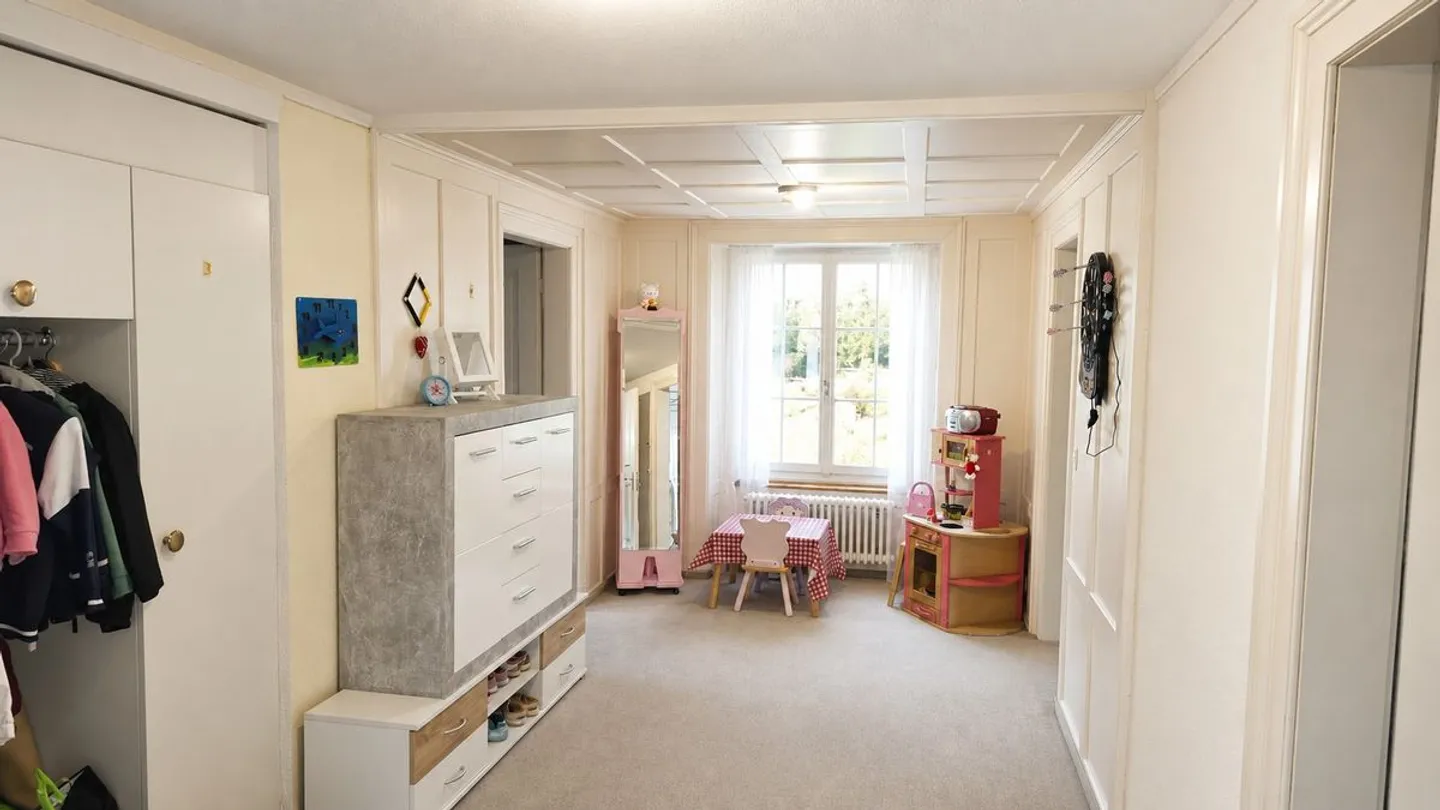 Versatile Residential House for Rent in Linthal - Photo 3 of 13
