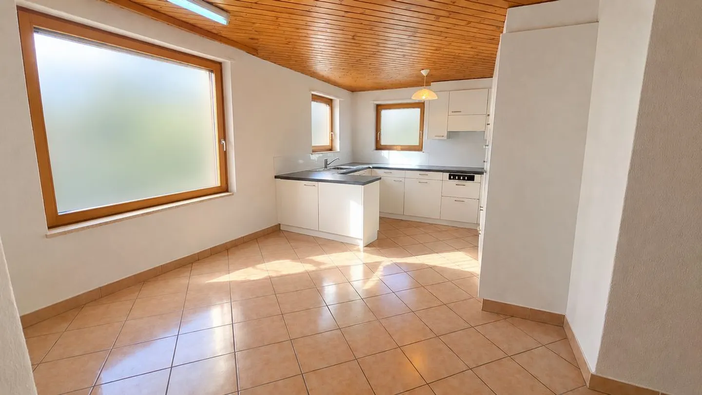 VIVRE SPACIEUX AVEC UN ESPACE DE JARDIN PRIVÉ - Photo 4 sur 6
