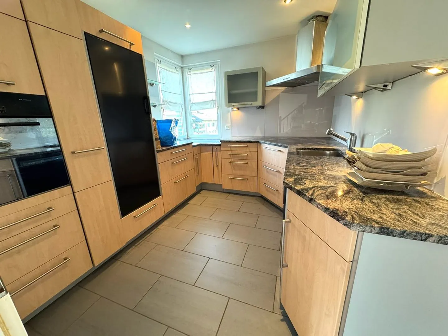 Terrain spacieux avec potentiel de construction dans le meilleur quartier résidentiel - Photo 10 sur 13