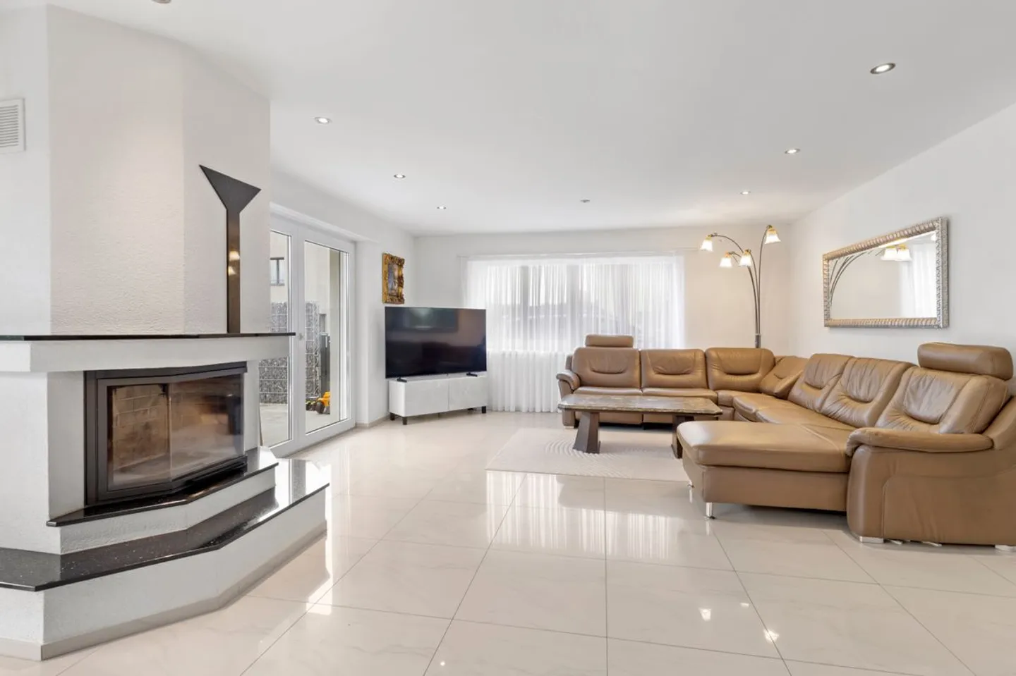 Propriété exclusive de 8,5 pièces avec beaucoup d'espace extérieur - Photo 3 sur 8