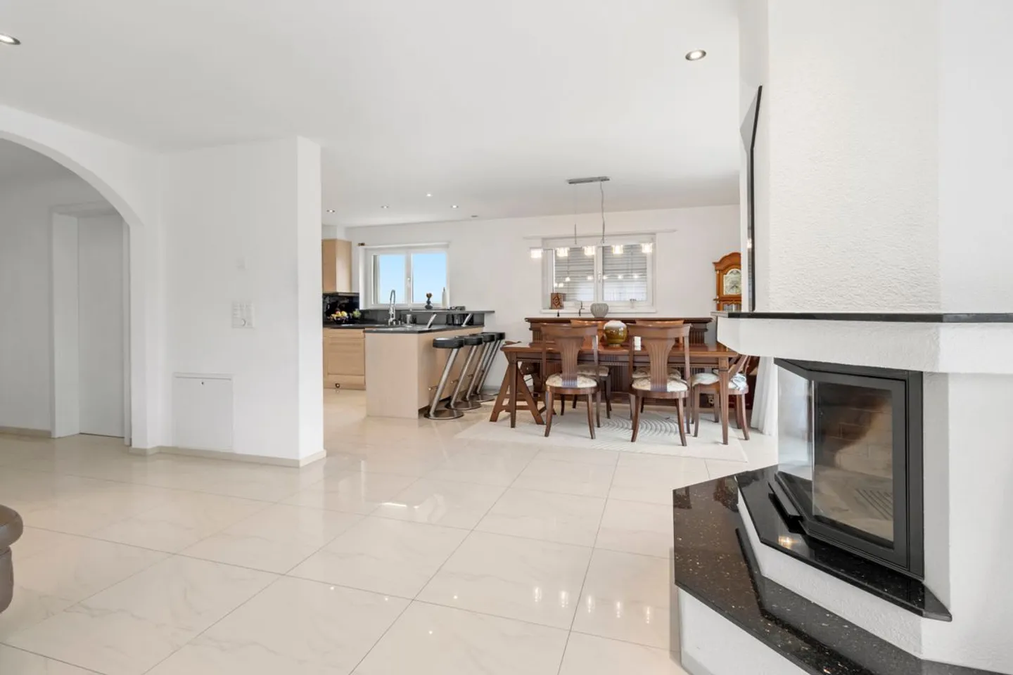 Propriété exclusive de 8,5 pièces avec beaucoup d'espace extérieur - Photo 4 sur 8