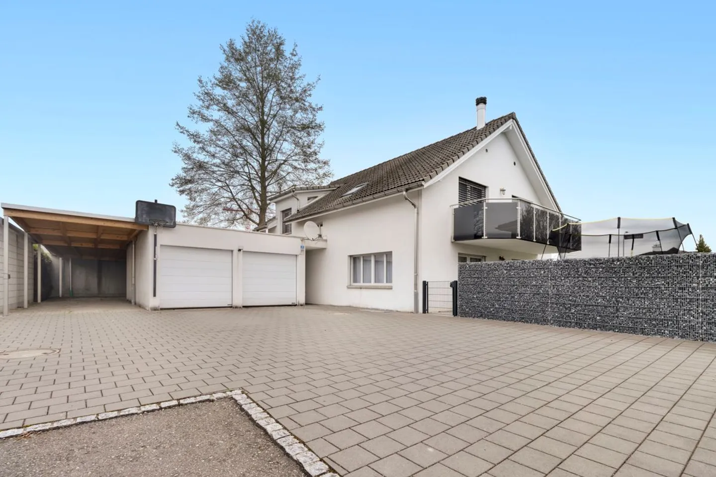 Propriété exclusive de 8,5 pièces avec beaucoup d'espace extérieur - Photo 1 sur 8