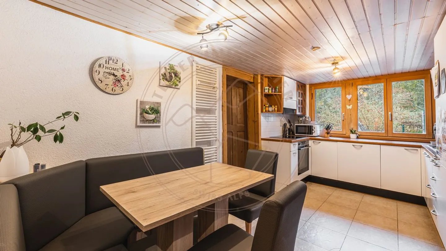 Chalet typique dans la vallée d'Illiez - Photo 2 sur 9