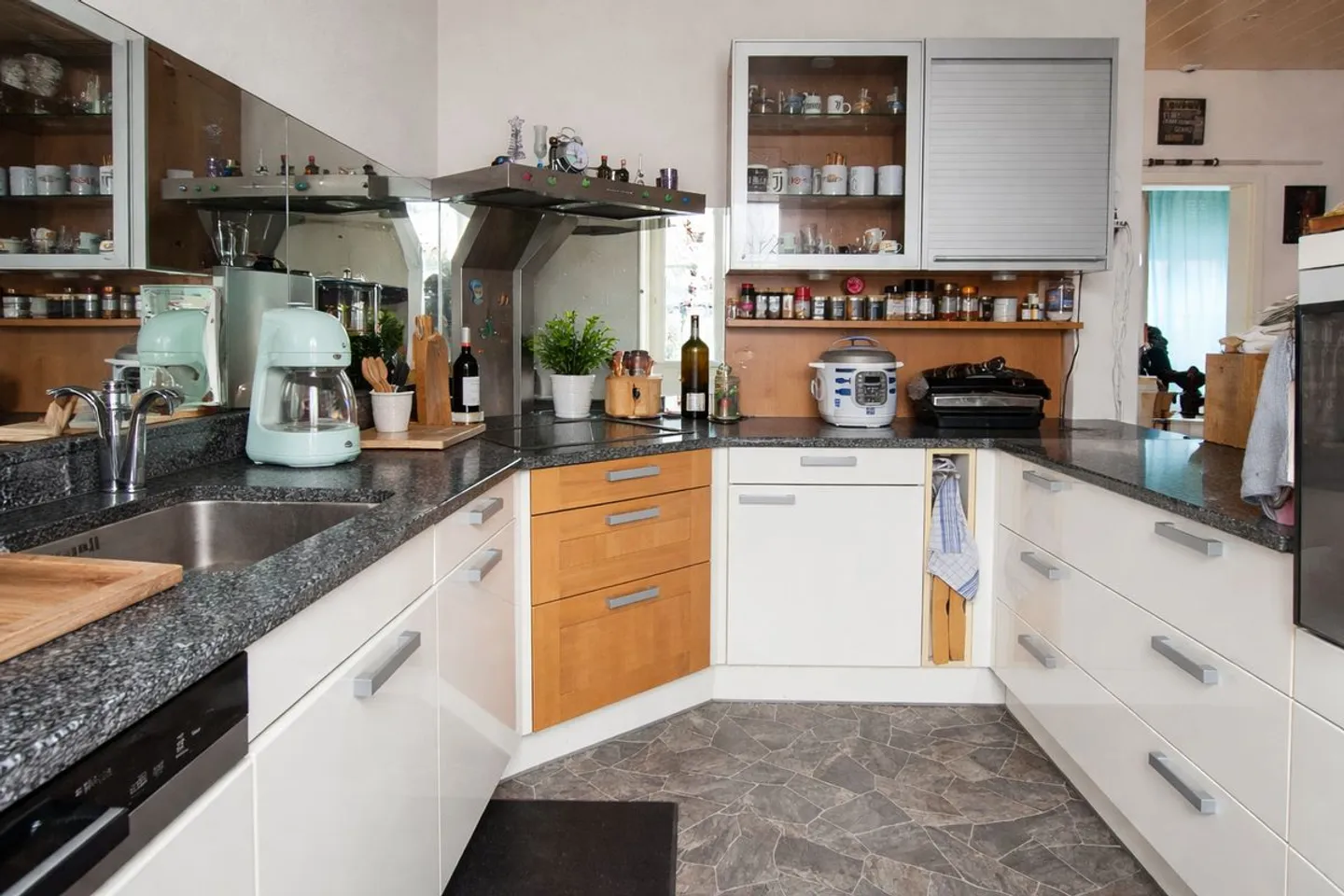 Proprietà di investimento ben mantenuta con ulteriore potenziale di sviluppo - Foto 4 di 13