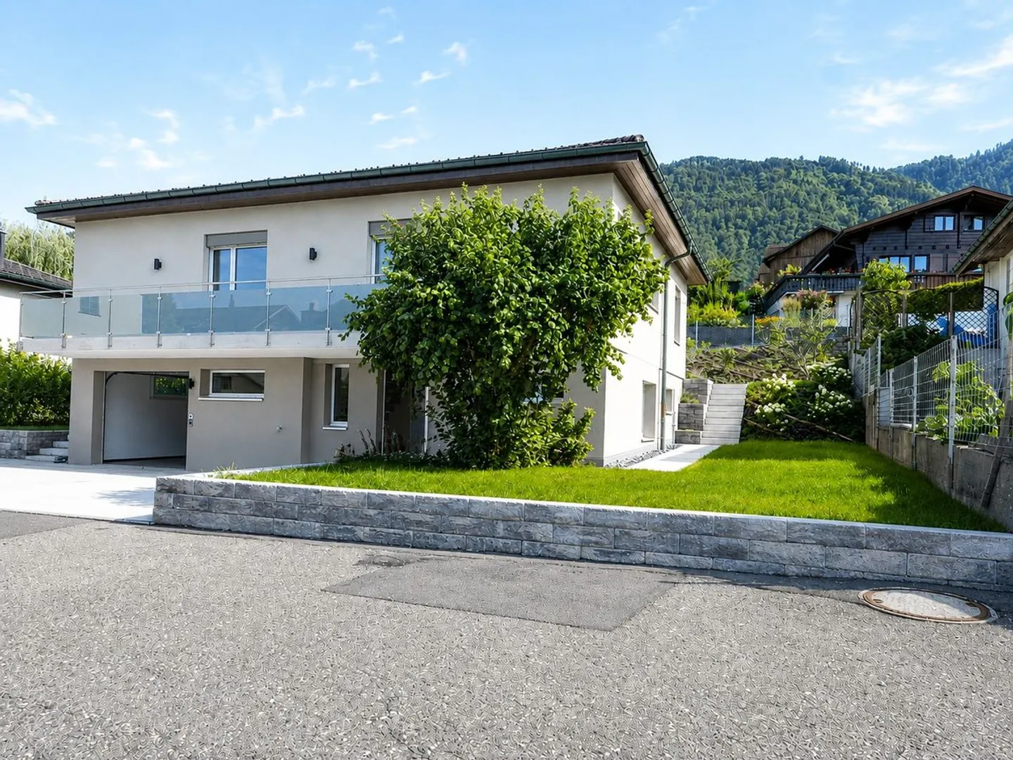 Geräumiges freistehendes Haus in Schübelbach - Foto 2 von 13