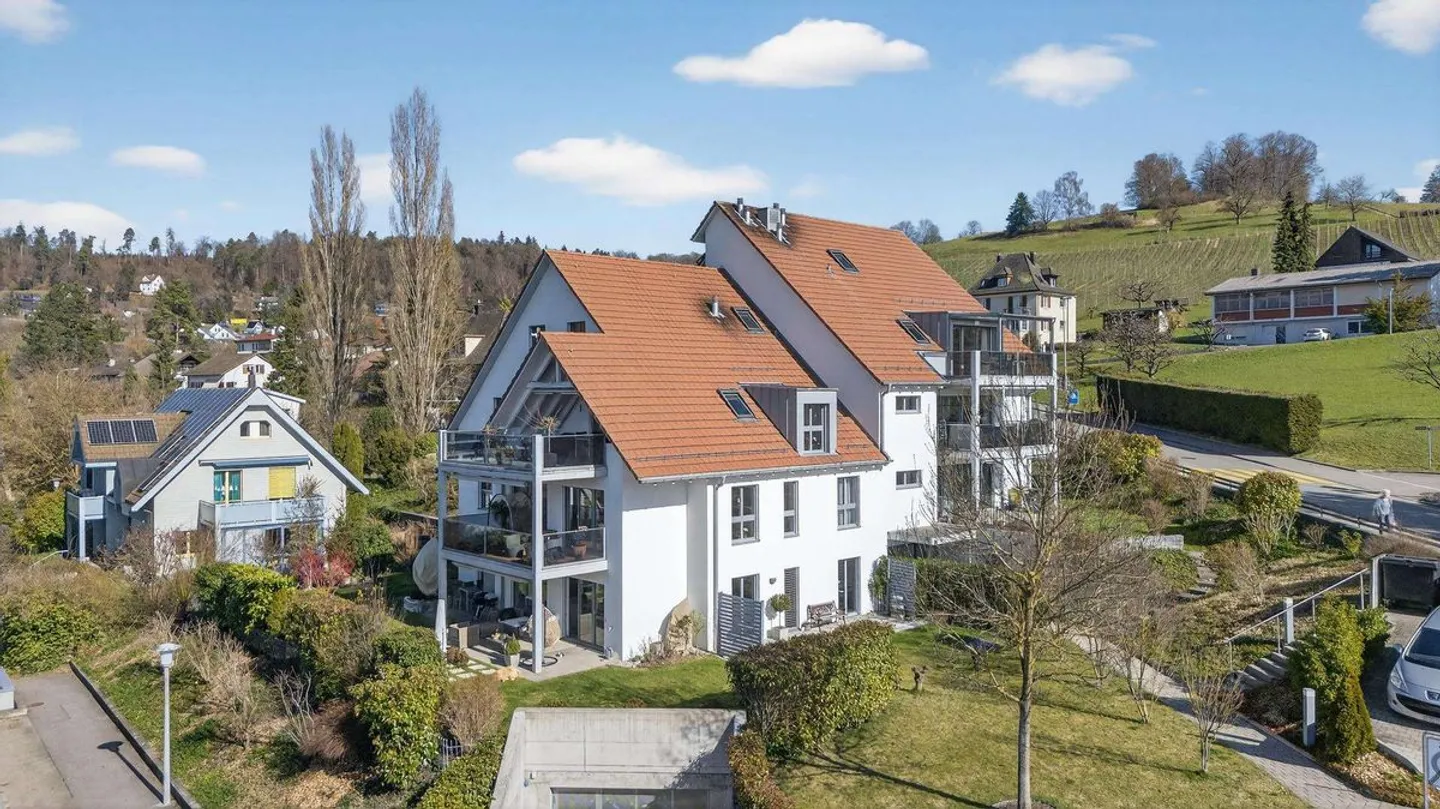 Maisonette en attique bien entretenue et lumineuse avec vue dégagée et possibilité de créer 2 appartements à partir de celle-ci - Photo 1 sur 7