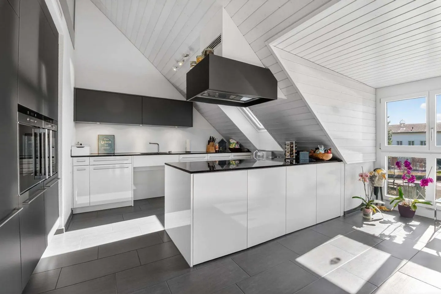 Maisonette en attique bien entretenue et lumineuse avec vue dégagée et possibilité de créer 2 appartements à partir de celle-ci - Photo 5 sur 7