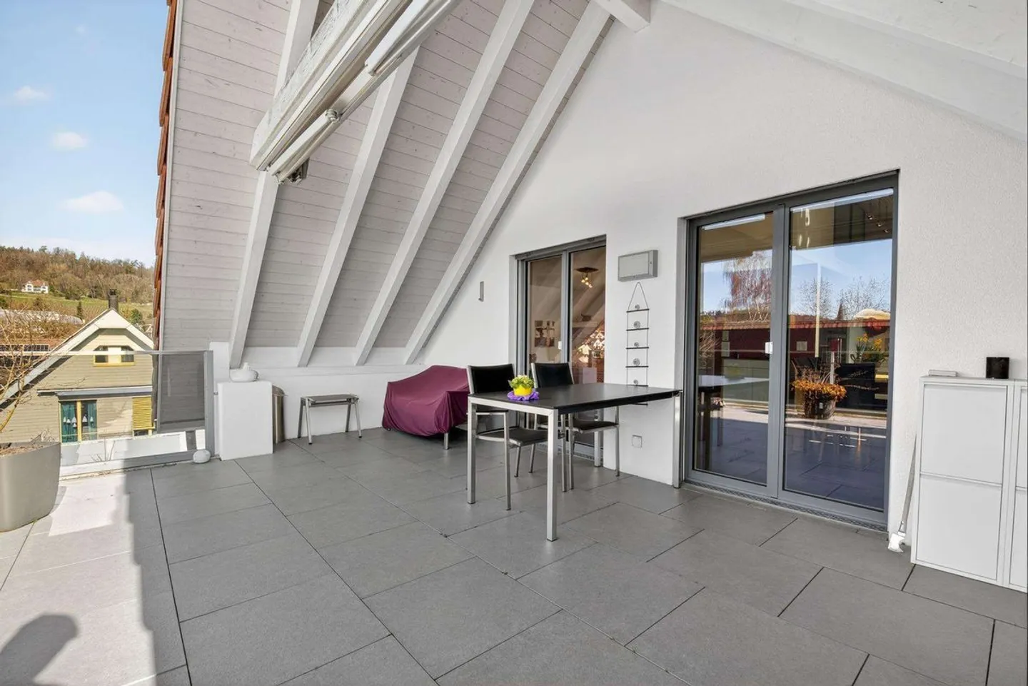 Maisonette en attique bien entretenue et lumineuse avec vue dégagée et possibilité de créer 2 appartements à partir de celle-ci - Photo 6 sur 7