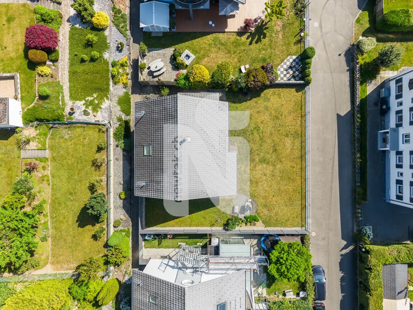 Family-friendly with garden, double garage in a quiet, nature-friendly location - Photo 4 of 13