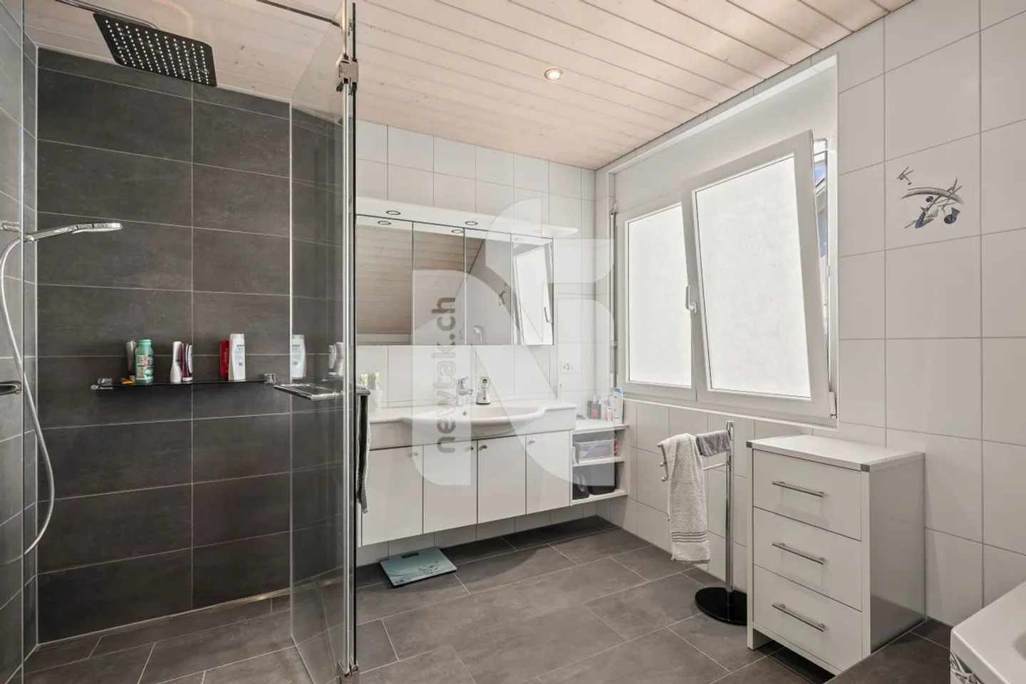 Family-friendly with garden, double garage in a quiet, nature-friendly location - Photo 9 of 13